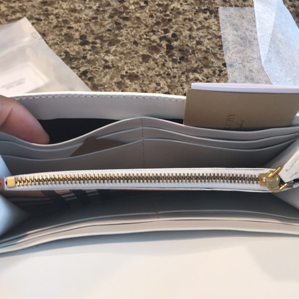 “ SOLD “ NWT Burberry Vintage Check Wallet - Picture 4 of 8